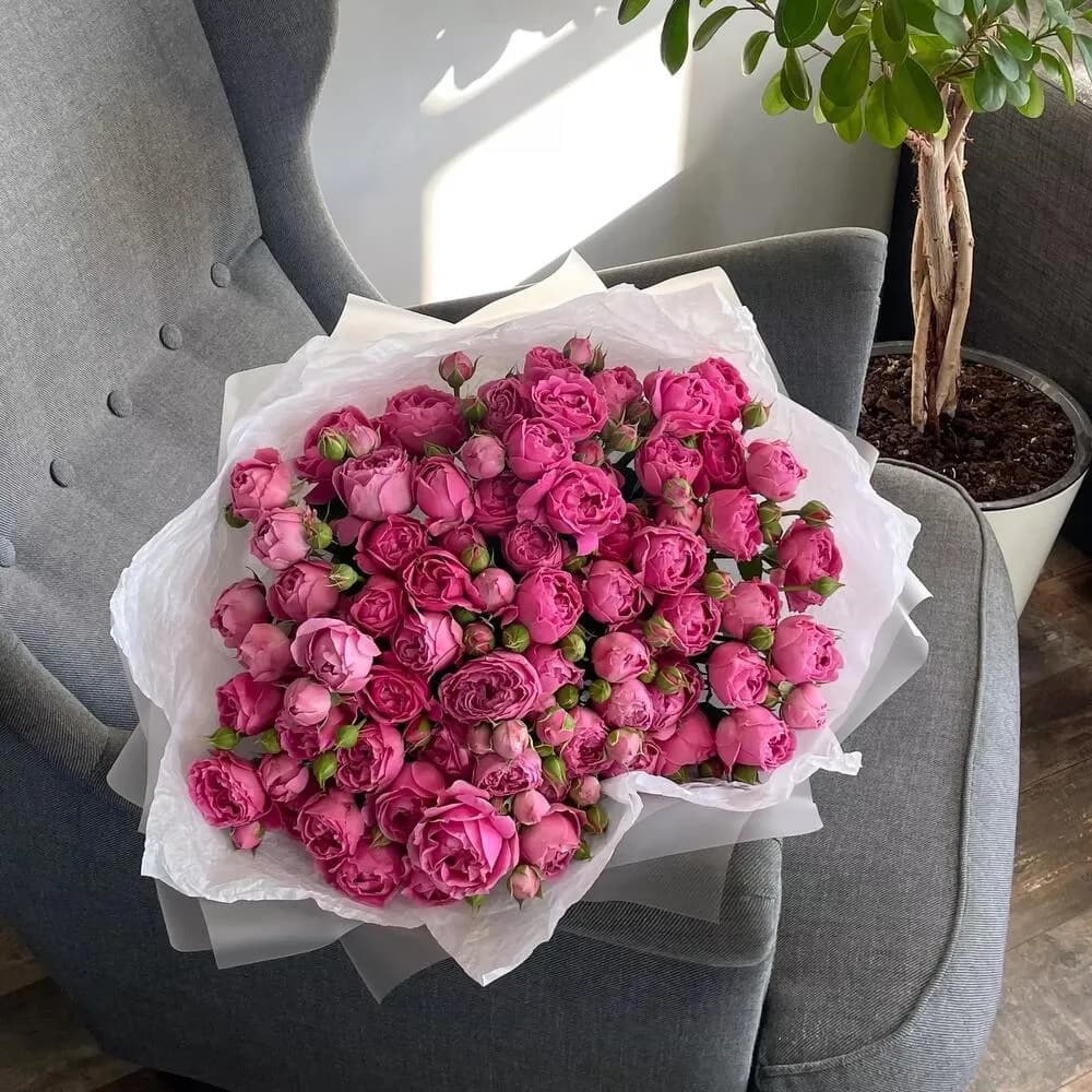 Монобукет кустовых роз Misty Bubbles — пышный ягодный оттенок