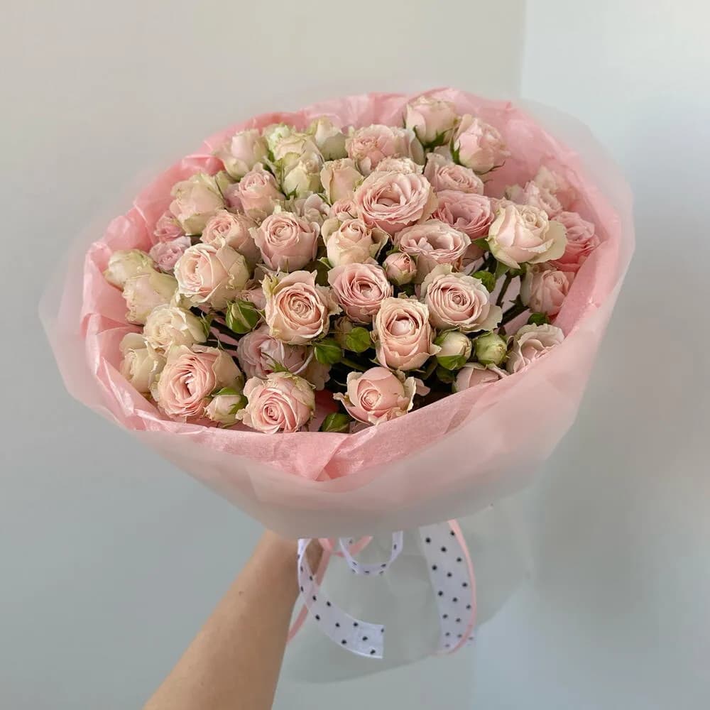 Моно-букет кустовых роз Sweet 4 Tune – нежные розовые цветы с доставкой