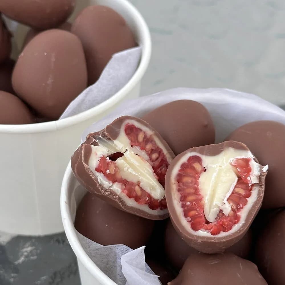 Малина в бельгийском шоколаде — нежный десерт с доставкой