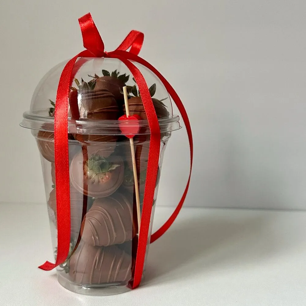 Стакан 250 гр. клубники в молочном бельгийском шоколаде