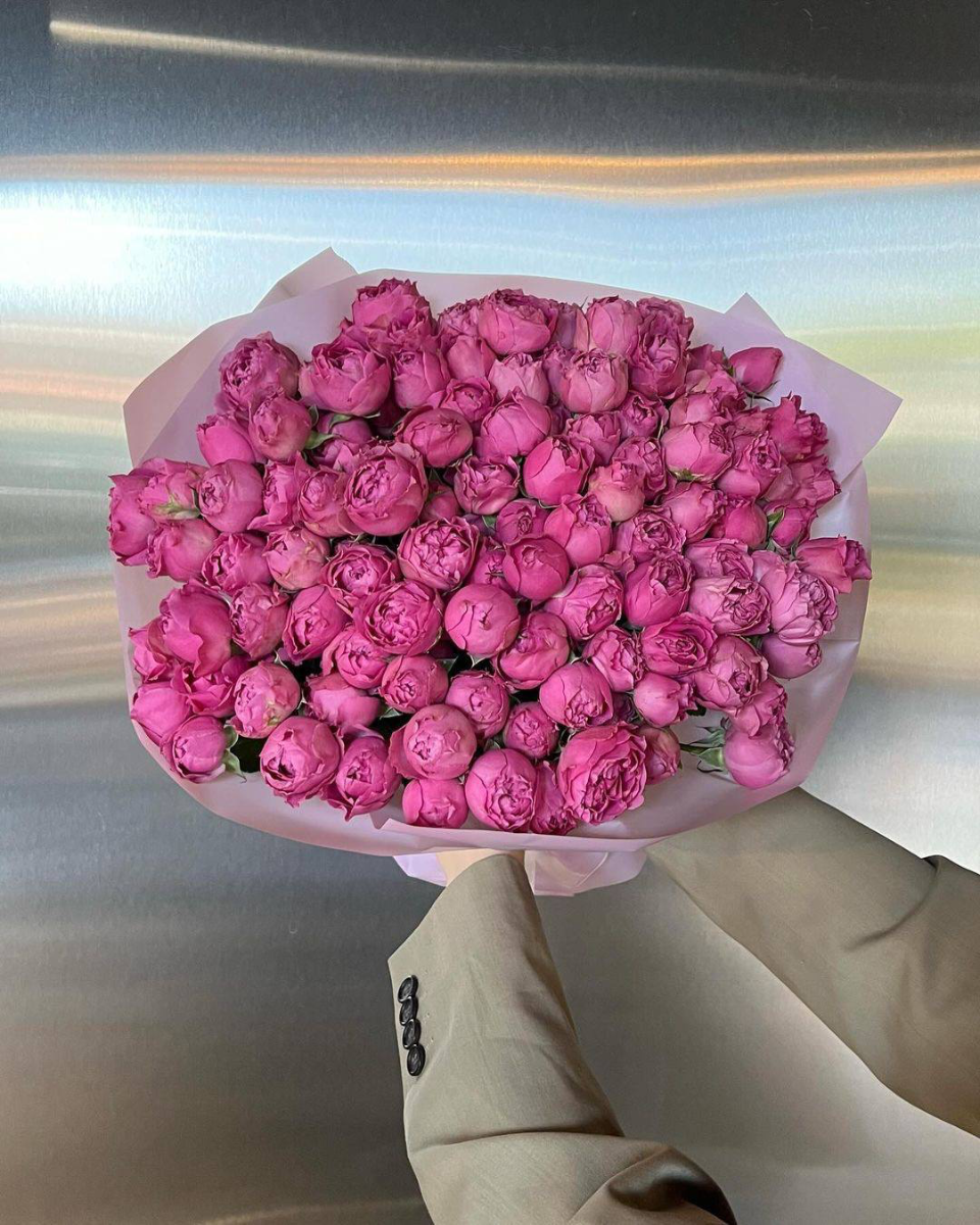 Монобукет из 25 кустовых пионовидных роз