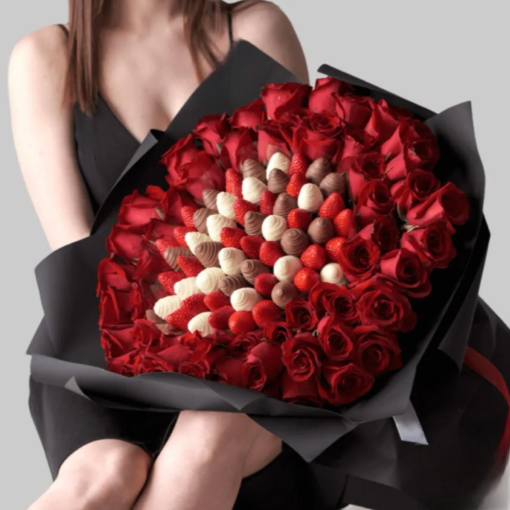 Букет-гигант "57+51" из роз и клубники в бельгийском шоколаде